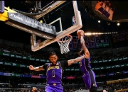 米兰体育-湖人胜太阳，紧追西部前四