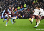 米兰体育-曼城主场轻松战胜阿斯顿维拉，保持领跑位置