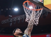 米兰,-热门球队客场比赛中力克对手，笑傲赛场