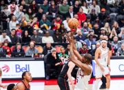 米兰体育app-猛龙队在比赛中获得胜利，成功阻止国王队