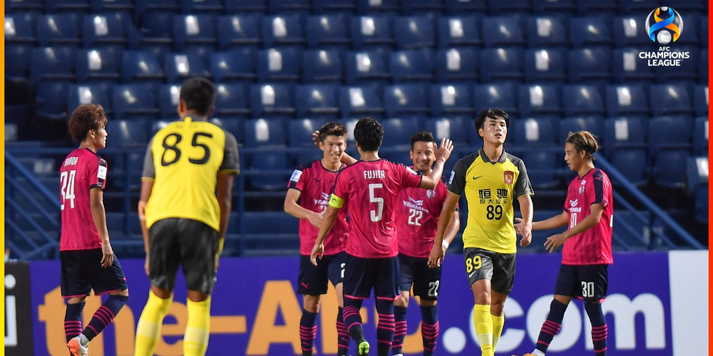 江苏足球俱乐部遭遇连败，球队面临压力