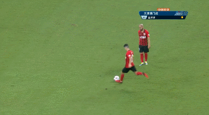 江苏足球俱乐部遭遇连败，球队面临压力