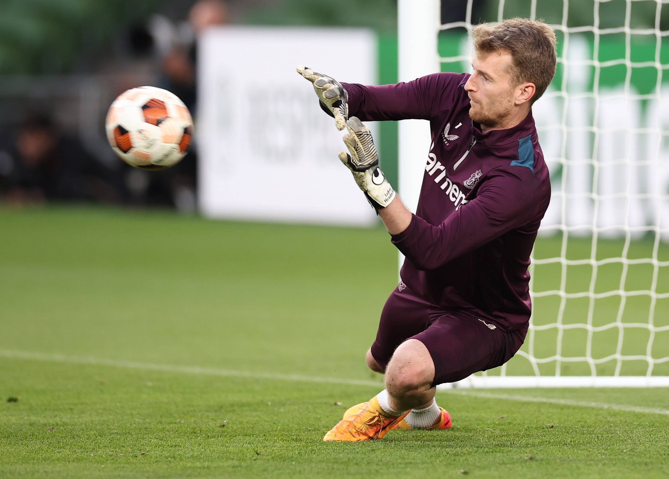 勒沃库森在汉堡赛场大获全胜