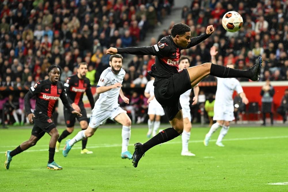 勒沃库森在汉堡赛场大获全胜