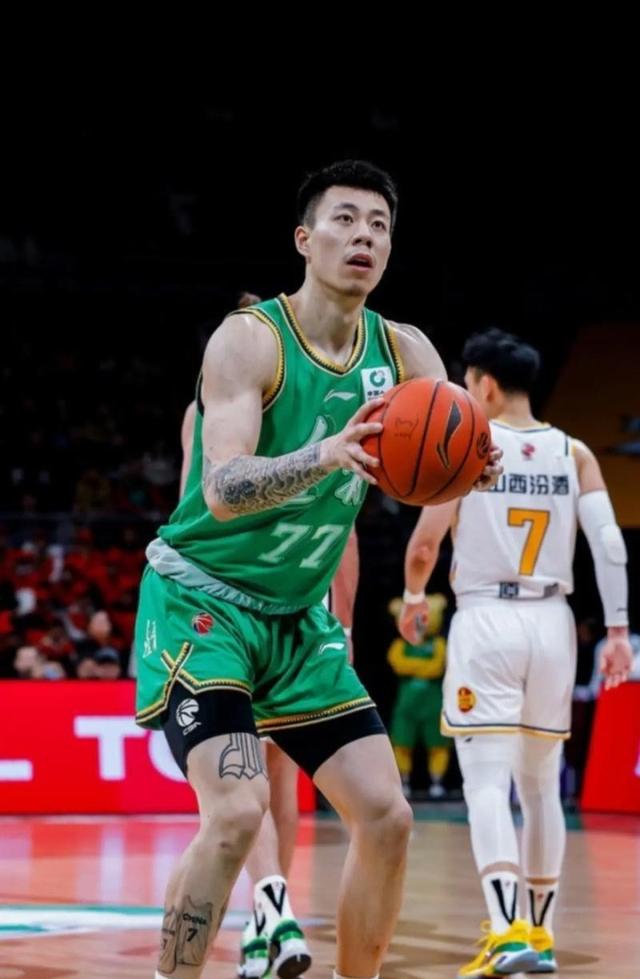 广西男篮勇往直前，冲刺胜利目标