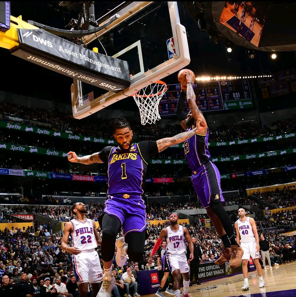 湖人胜太阳，紧追西部前四