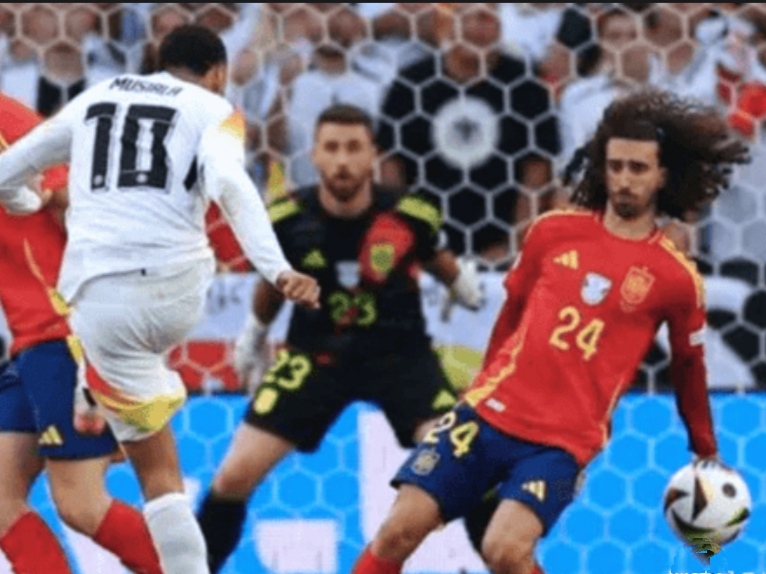 欧洲足球赛场，强队角逐夺冠