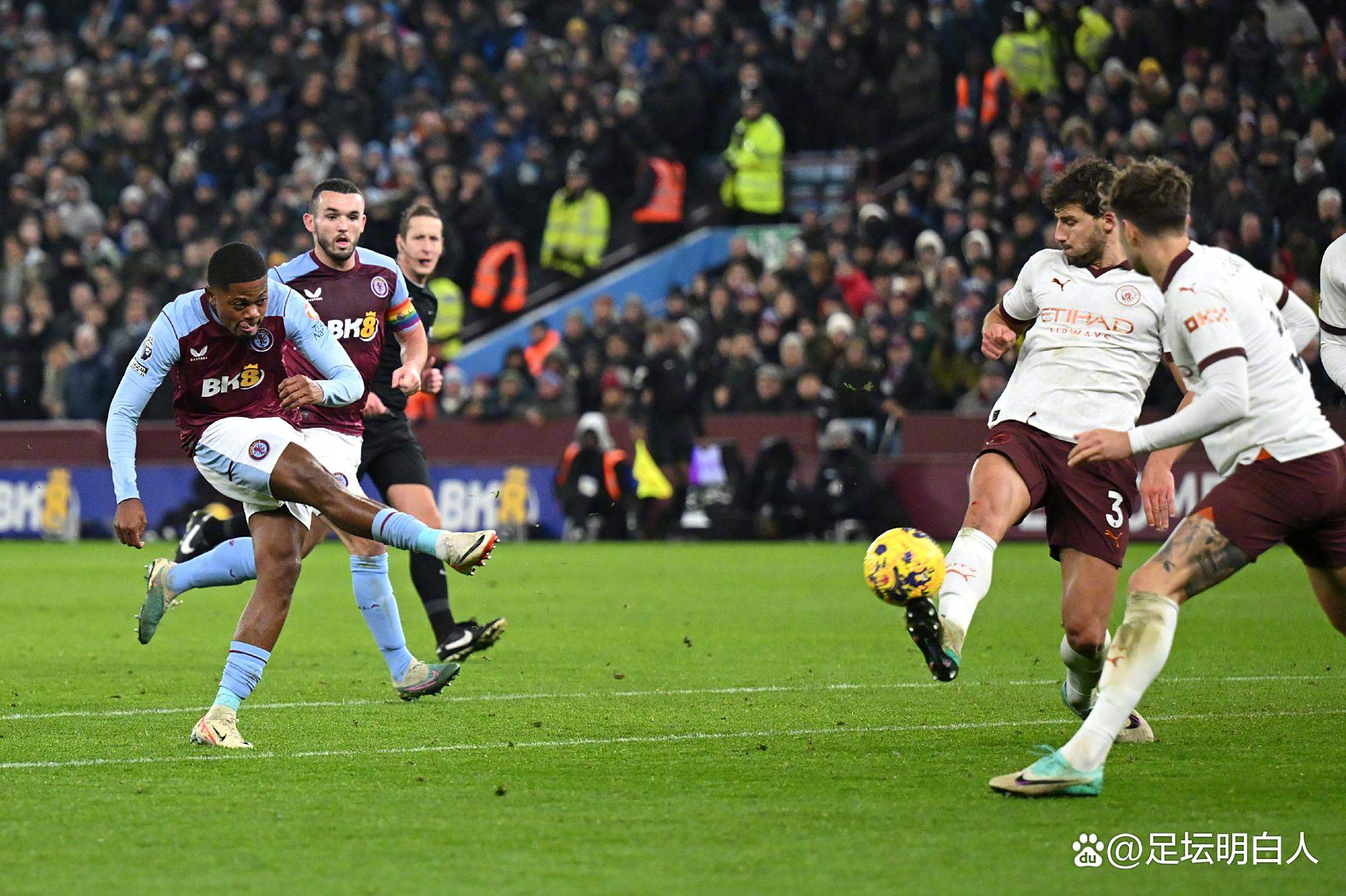 曼城主场轻松战胜阿斯顿维拉，保持领跑位置