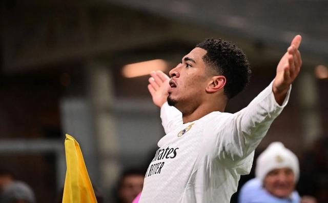 包含雷丁客场惊险逆转，为欧冠出线增添希望的词条