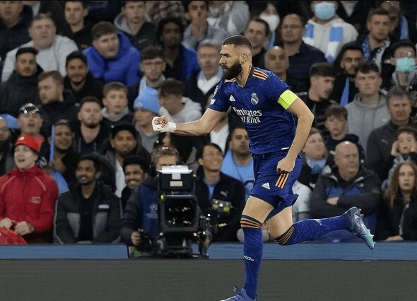 包含雷丁客场惊险逆转，为欧冠出线增添希望的词条