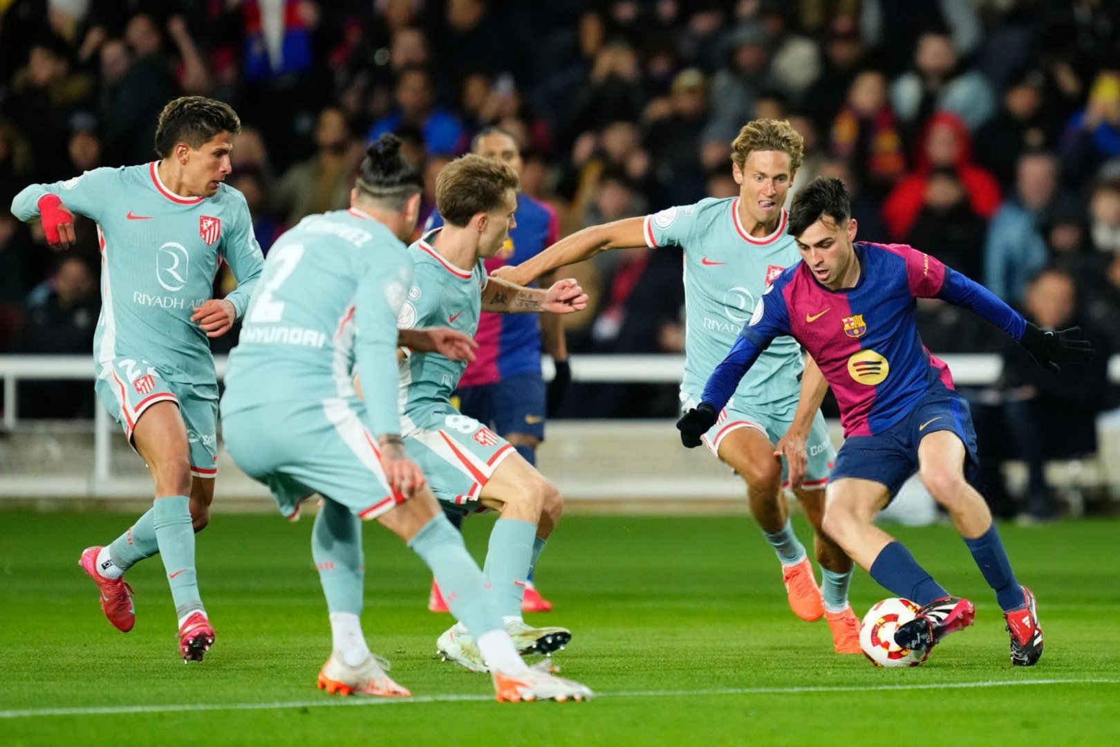 选手们在足球比赛中发挥出色