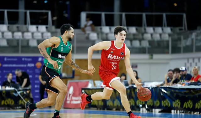 黄蜂主场战胜开拓者，取得三连胜