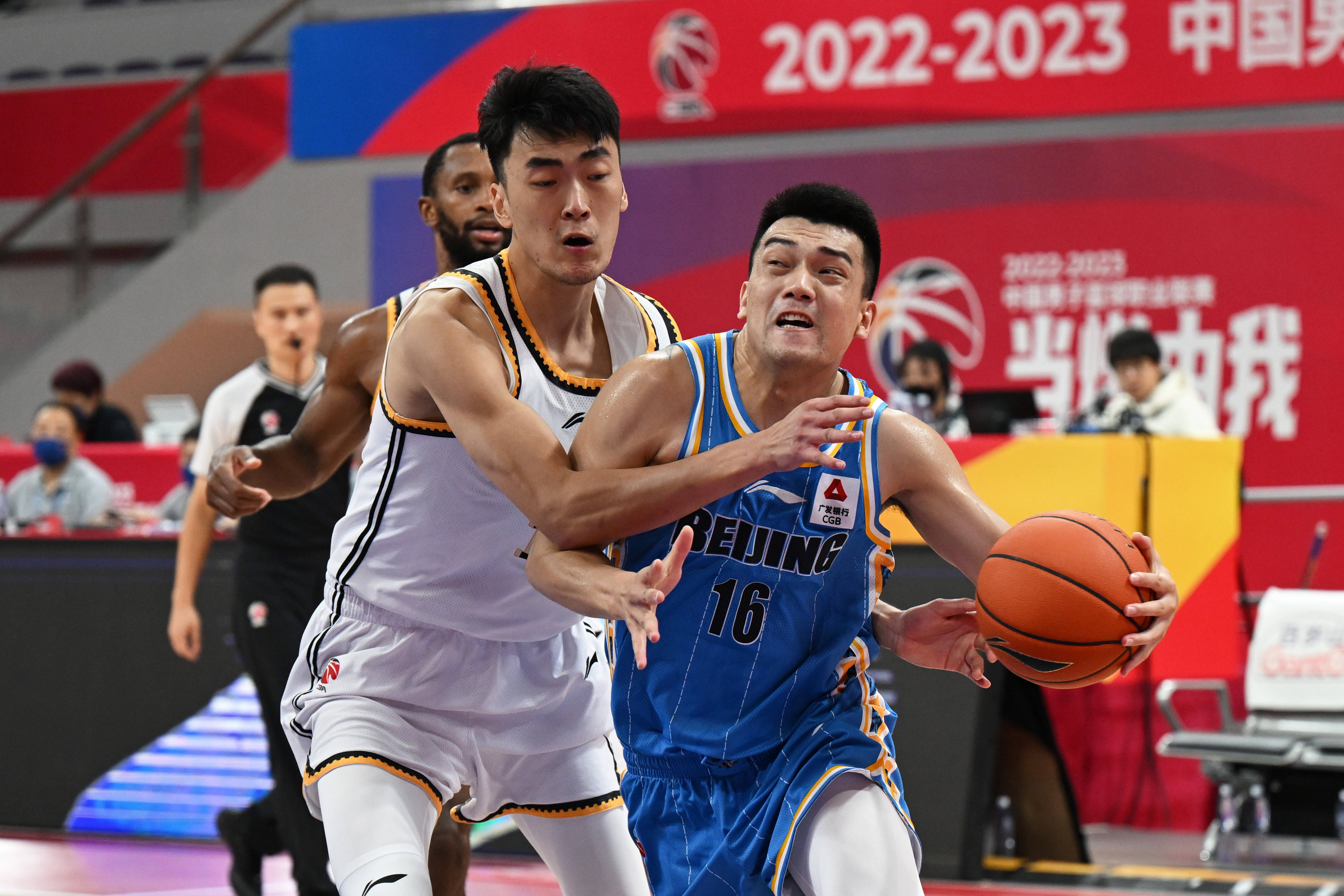 广东以122-96大胜天津,季后赛四大王牌全面发威 广东以122-96大胜天津,季后赛四大王牌全面发威