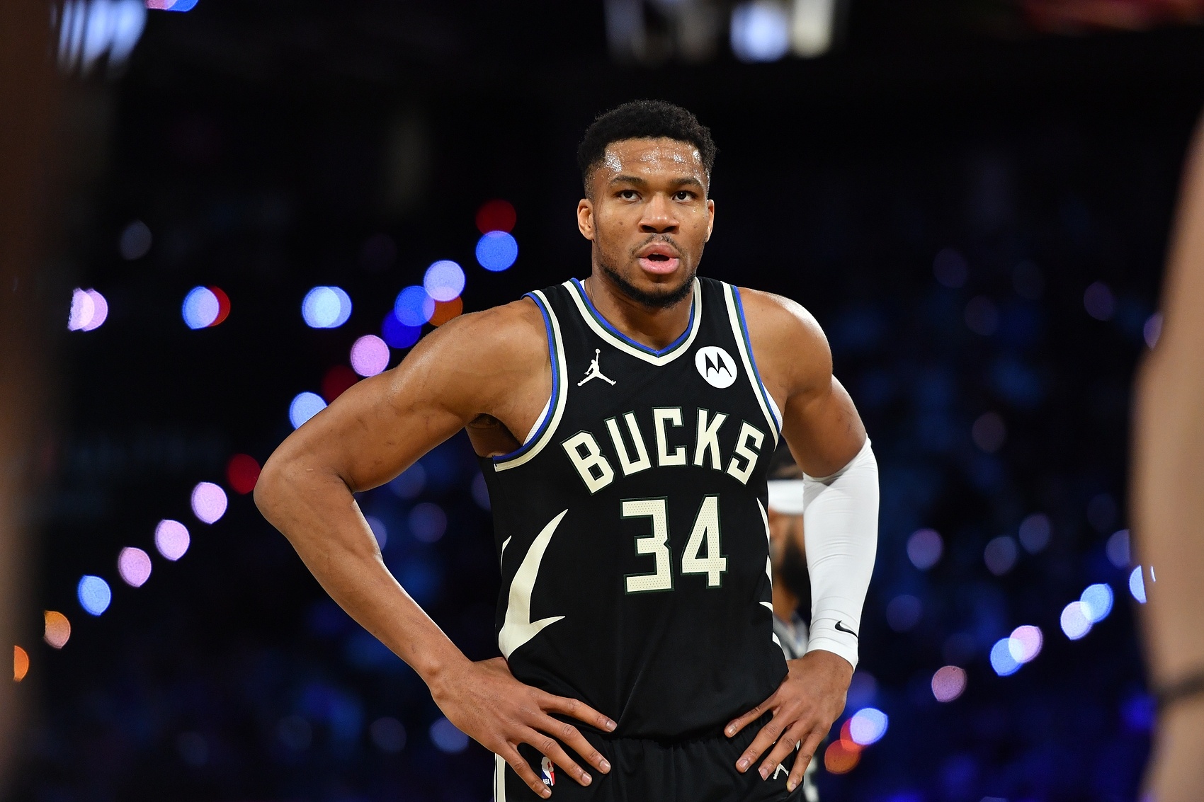 开拓者力克雄鹿,扳回一城的简单介绍 开拓者力克雄鹿,扳回一城的简单介绍