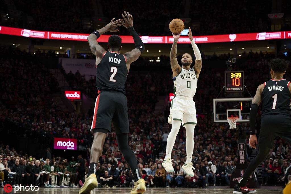 雄鹿队双星带领球队击败开拓者，打出三连胜