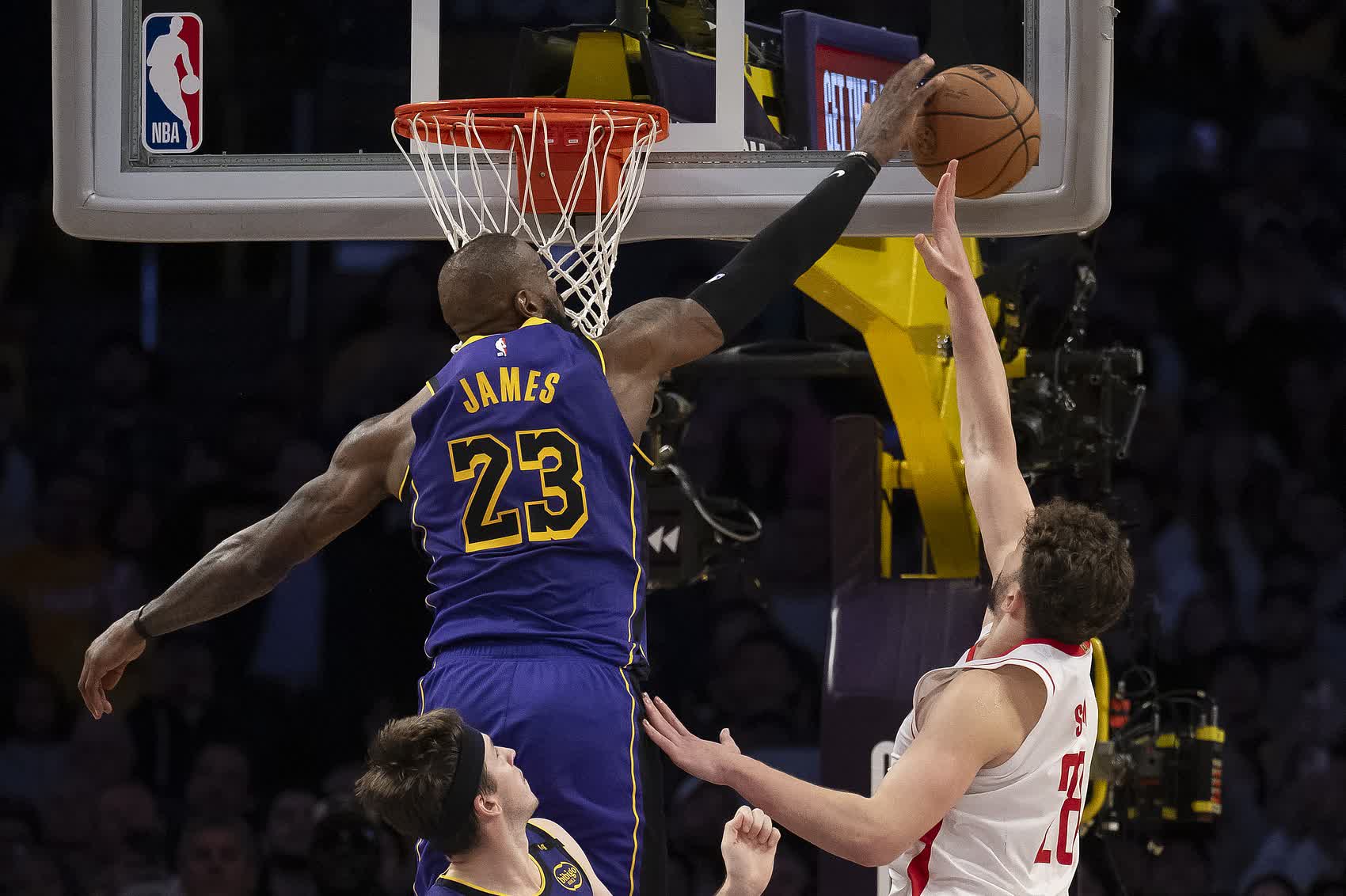 火箭客场战胜灰熊，豪取两连胜