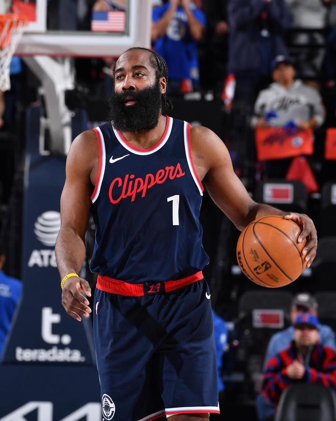 包含快船擒灰熊连续五场胜利，顶级詹妮斯砍下27分的词条