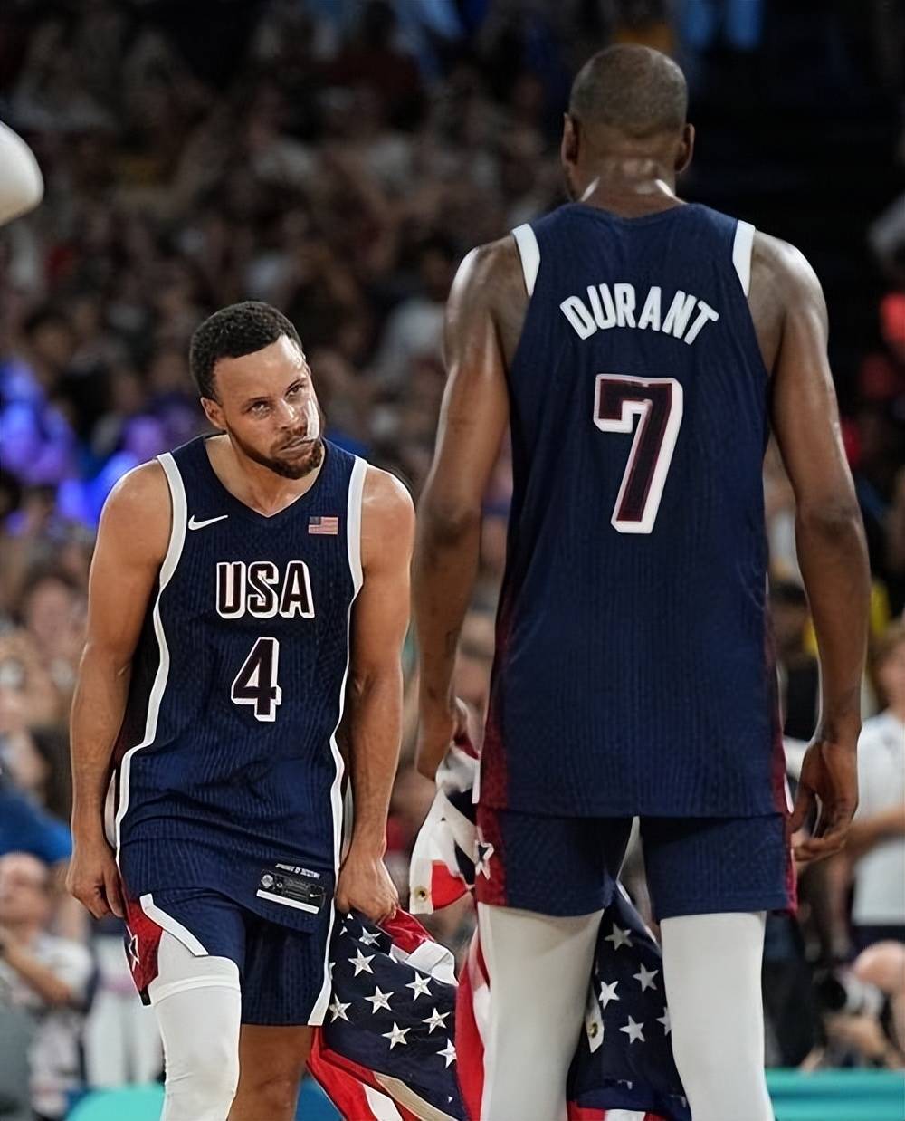 包含公牛客场惊险战胜尼克斯，占领东部榜首的词条