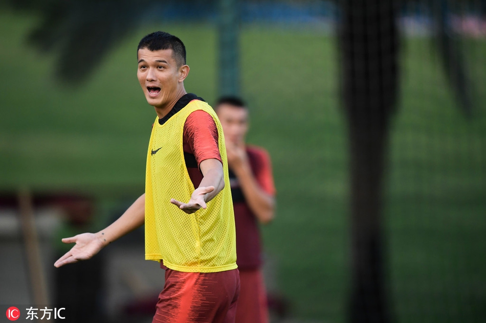 关于阿富汗足球风云人物现身训练场，传奇重现的信息